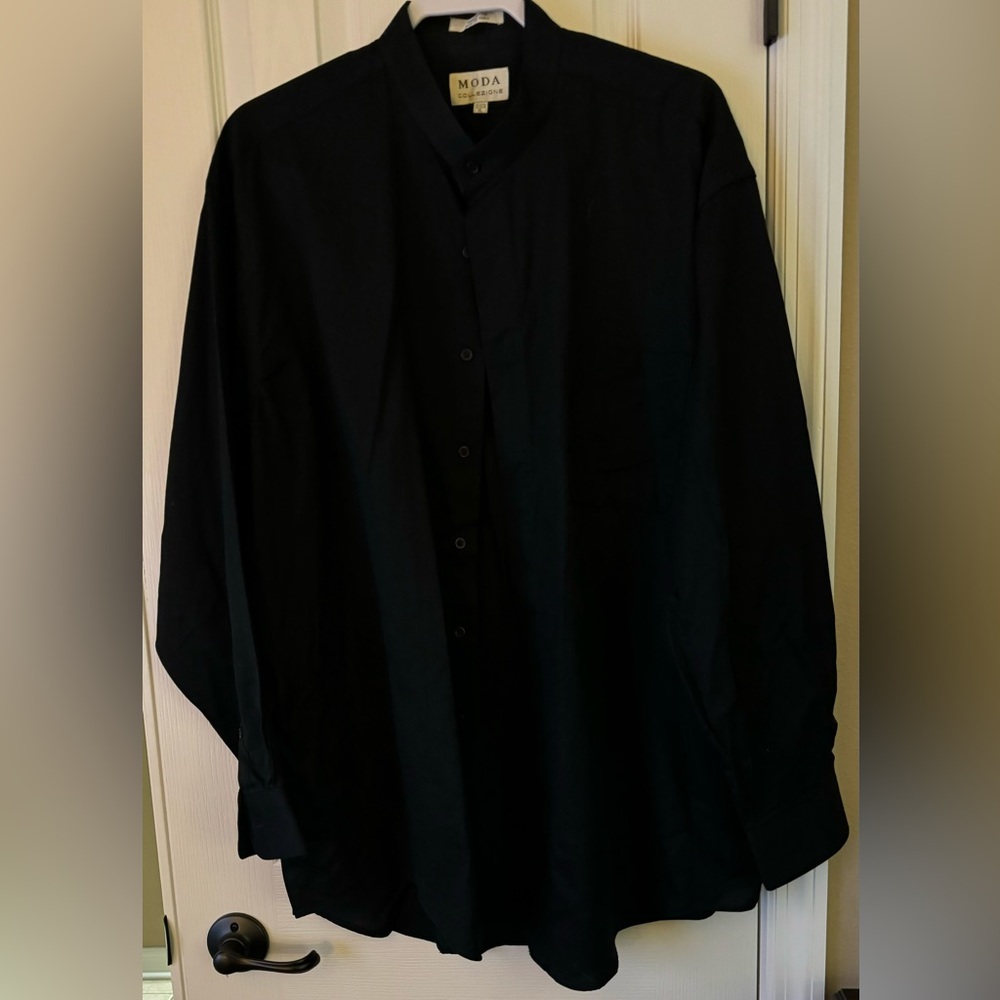 Men’s Black long sleeve shirt